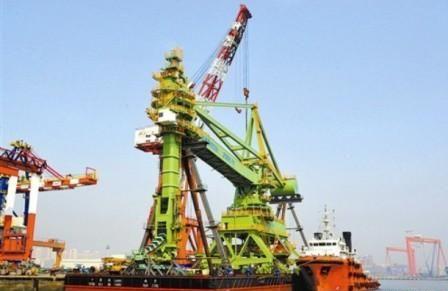 大连重工成功研制国内首台双向连续卸船机